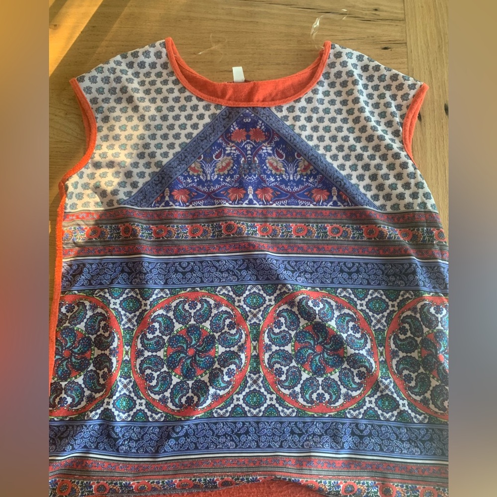 CB Scarf‎ Print Short Sleeve Scoop Neck Tee Shirt Blue Red Women’s XL Preloved